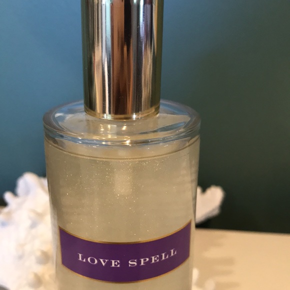 Victoria’s Secret Love Spell Shimmer Body Mist. New with tag, Glass bottle. - Picture 10 of 12
